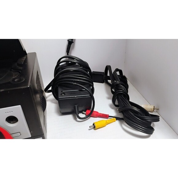 NINTENDO GAMECUBE DOL-101 W 2 CONTROLLERS & SUPER SMASH BROS MELEE TESTED WORKS! - Picture 9 of 13